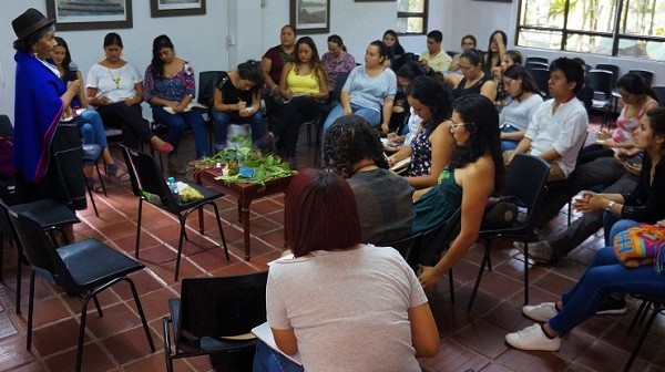 En la sabiduría de nuestras mujeres indígenas está concentrado el poder de sanarlo todo.. En la Universidad de Ibagué se celebró el Día de las Mujeres Indígenas.